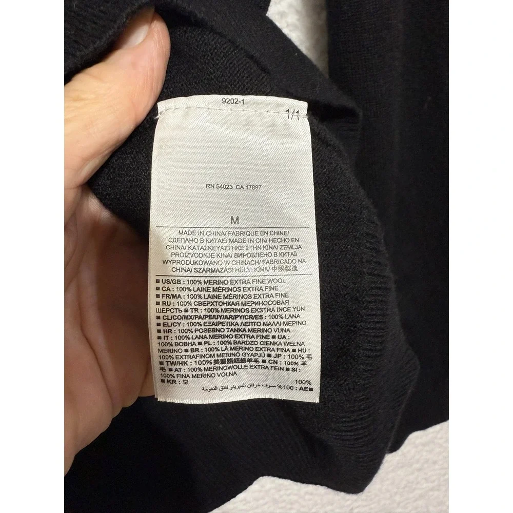 Banana Republic Mens Extra‎ Fine Merino Wool V-Neck Sweater Black M 506201-03